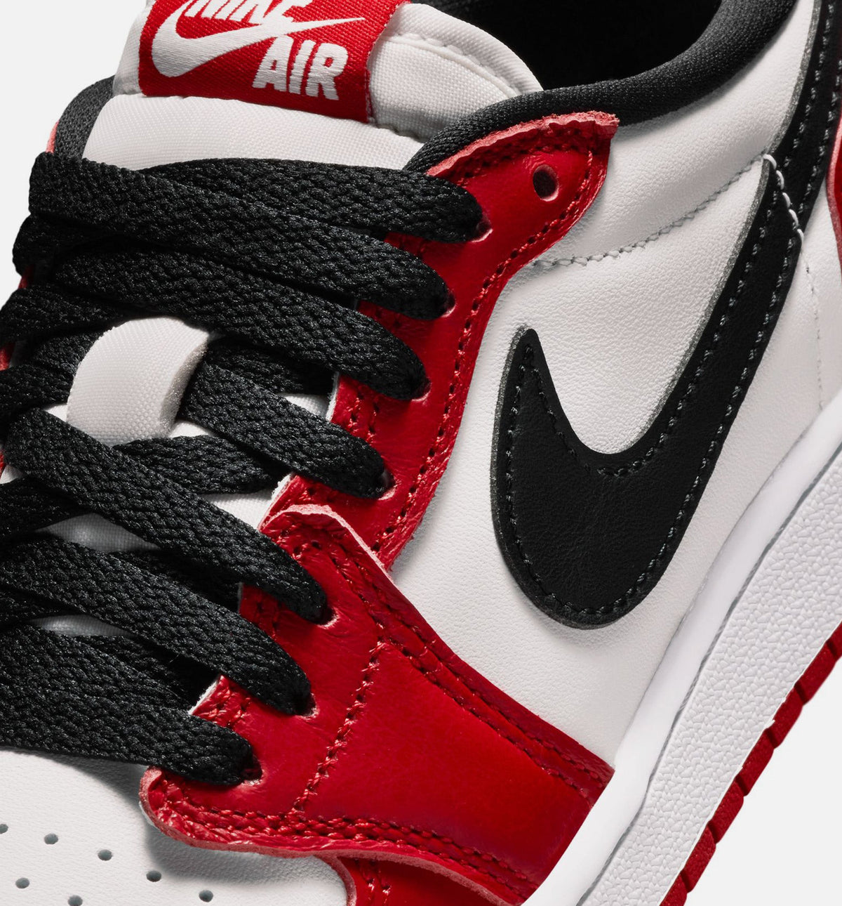 Air Jordan 1 Retro Low OG Chicago Grade School Sneakers - Varsity Red/Black/Summit White